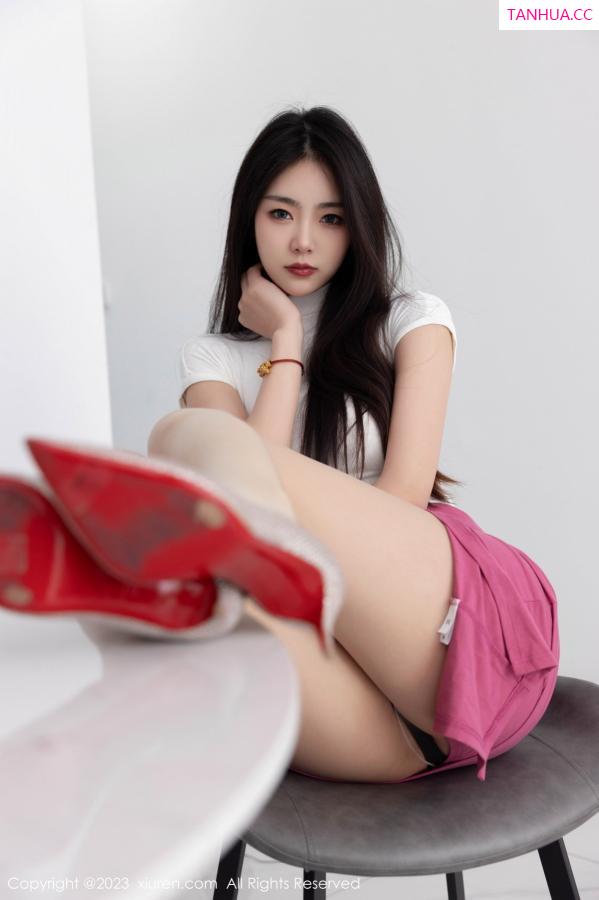 可乐Vicky  [XiuRen]高清写真图 2023.02.09 No.6239 可乐Vicky 短裙美腿第25张图片